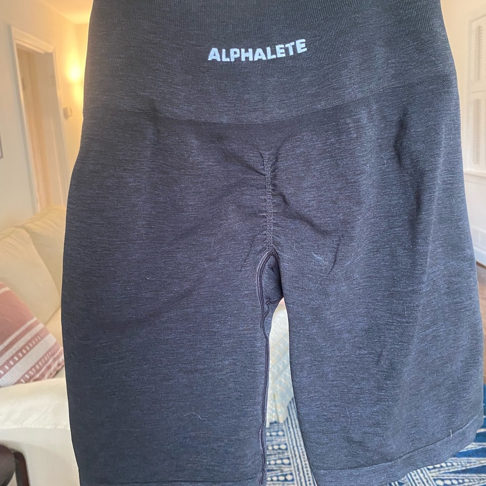 Alphalete amplify biker shorts in black